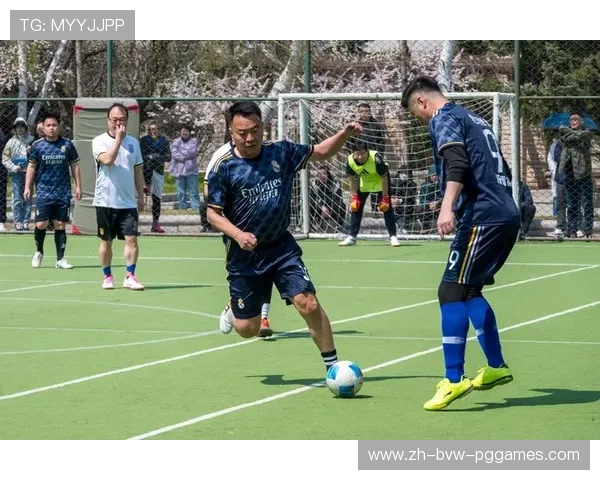 足球比赛中的抢断技巧与防守要点